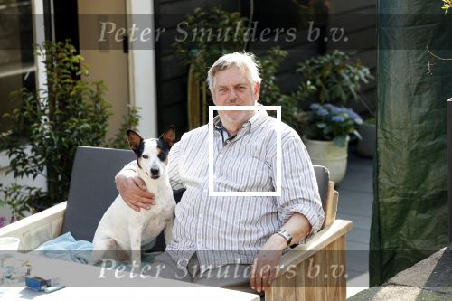 Amsterdam 29 maart 2019
Hans v d Togt met zijn hondje op het terras van zijn woonboot/ woonark.