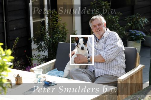 Amsterdam 29 maart 2019
Hans v d Togt met zijn hondje op het terras van zijn woonboot/ woonark.