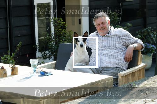 Amsterdam 29 maart 2019
Hans v d Togt met zijn hondje op het terras van zijn woonboot/ woonark.