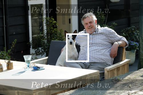 Amsterdam 29 maart 2019
Hans v d Togt met zijn hondje op het terras van zijn woonboot/ woonark.