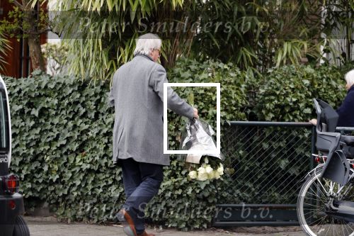 Amsterdam 26 maart 2019
Jeroen en Herma Krabbe in hun biro onderweg naar hun zoon Martijn Krabbe die jarig is.