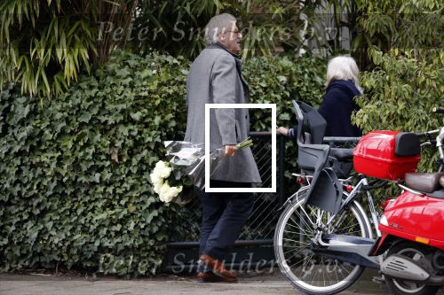 Amsterdam 26 maart 2019
Jeroen en Herma Krabbe in hun biro onderweg naar hun zoon Martijn Krabbe die jarig is.