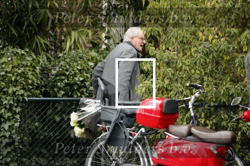 Amsterdam 26 maart 2019
Jeroen en Herma Krabbe in hun biro onderweg naar hun zoon Martijn Krabbe die jarig is.