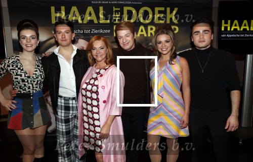 Amsterdam 25 maart 2019
Jordy v Loon en Mariska v Kolck bij de perspresentatie van de musical Haal het doek maar op in het DeLaMar Theater in Amsterdam