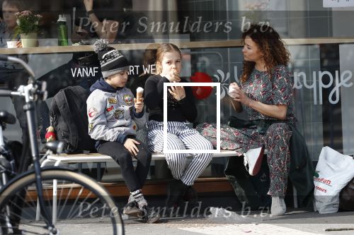 Amsterdam 30 maart 2019
Katja Schuurman eet ijsje met haar dochter Sammie en neefje Chico Toonen ( dochter Birgit Schuurman en ex man Arne Toonen)