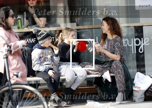 Amsterdam 30 maart 2019
Katja Schuurman eet ijsje met haar dochter Sammie en neefje Chico Toonen ( dochter Birgit Schuurman en ex man Arne Toonen)