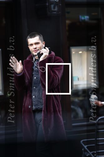 Amsterdam 26 maart 2019
Koen Kardashian bellend op de pc hooftstraat.