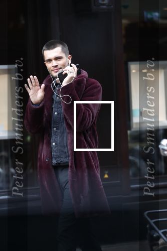 Amsterdam 26 maart 2019
Koen Kardashian bellend op de pc hooftstraat.