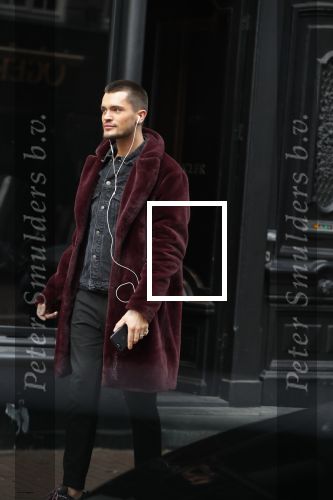 Amsterdam 26 maart 2019
Koen Kardashian bellend op de pc hooftstraat.