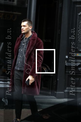 Amsterdam 26 maart 2019
Koen Kardashian bellend op de pc hooftstraat.