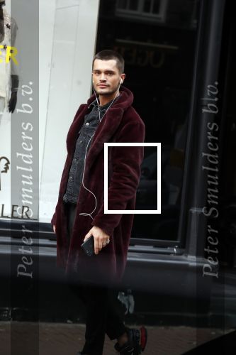 Amsterdam 26 maart 2019
Koen Kardashian bellend op de pc hooftstraat.