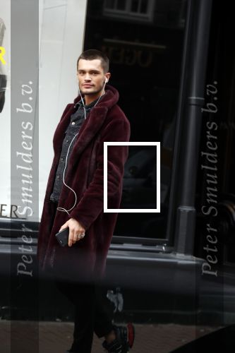 Amsterdam 26 maart 2019
Koen Kardashian bellend op de pc hooftstraat.