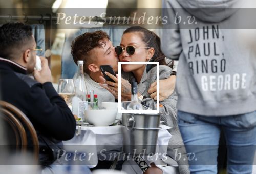 Amsterdam 24 maart 2019
Jorik Lil Kleine met zijn vriendin Jaimie Vaes op terras bij George.