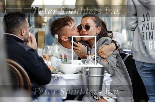Amsterdam 24 maart 2019
Jorik Lil Kleine met zijn vriendin Jaimie Vaes op terras bij George.