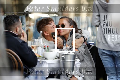 Amsterdam 24 maart 2019
Jorik Lil Kleine met zijn vriendin Jaimie Vaes op terras bij George.