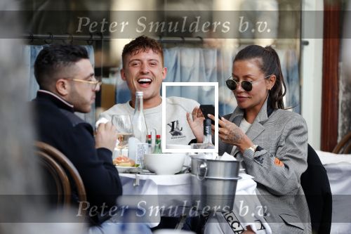 Amsterdam 24 maart 2019
Jorik Lil Kleine met zijn vriendin Jaimie Vaes op terras bij George.
