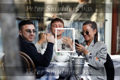 Amsterdam 24 maart 2019
Jorik Lil Kleine met zijn vriendin Jaimie Vaes op terras bij George.
