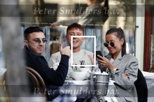 Amsterdam 24 maart 2019
Jorik Lil Kleine met zijn vriendin Jaimie Vaes op terras bij George.