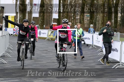 Heerenveen 17 maart 2019
De hollandse 100 voor de stichting lymphe&Co in Thialf.
Maxim Froger en Rene Froger op de racefiets