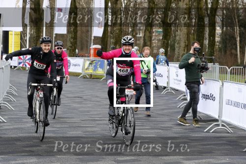 Heerenveen 17 maart 2019
De hollandse 100 voor de stichting lymphe&Co in Thialf.
Maxim Froger en Rene Froger op de racefiets