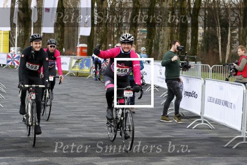 Heerenveen 17 maart 2019
De hollandse 100 voor de stichting lymphe&Co in Thialf.
Maxim Froger en Rene Froger op de racefiets