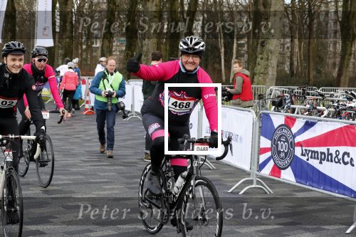 Heerenveen 17 maart 2019
De hollandse 100 voor de stichting lymphe&Co in Thialf.
Maxim Froger en Rene Froger op de racefiets