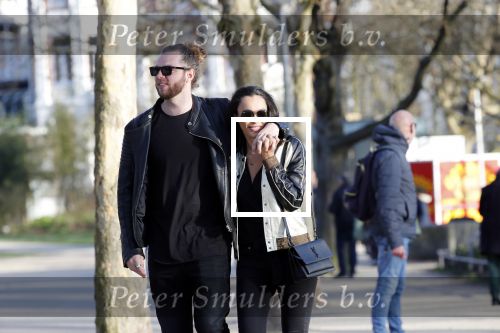 Amsterdam Vondelpark 24 maart 2019
Romy Monteiro met haar nieuwe vriend Jasper Suyk verliefd in het vondelpark.