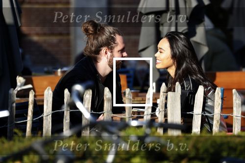 Amsterdam Vondelpark 24 maart 2019
Romy Monteiro met haar nieuwe vriend Jasper Suyk verliefd in het vondelpark.