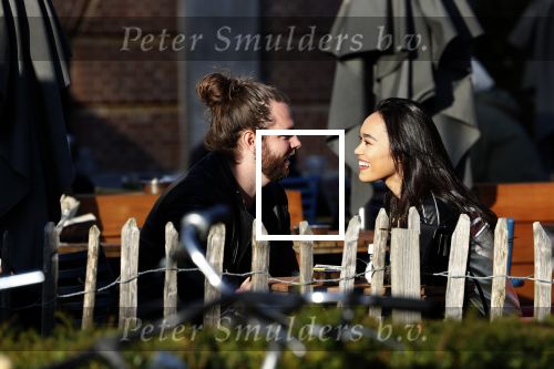 Amsterdam Vondelpark 24 maart 2019
Romy Monteiro met haar nieuwe vriend Jasper Suyk verliefd in het vondelpark.