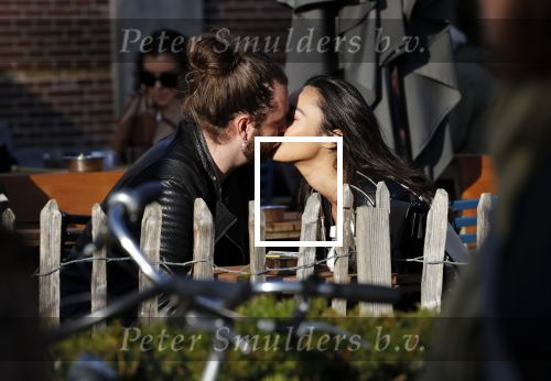 Amsterdam Vondelpark 24 maart 2019
Romy Monteiro met haar nieuwe vriend Jasper Suyk verliefd in het vondelpark.
