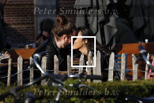 Amsterdam Vondelpark 24 maart 2019
Romy Monteiro met haar nieuwe vriend Jasper Suyk verliefd in het vondelpark.