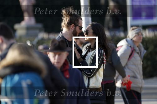 Amsterdam Vondelpark 24 maart 2019
Romy Monteiro met haar nieuwe vriend Jasper Suyk verliefd in het vondelpark.