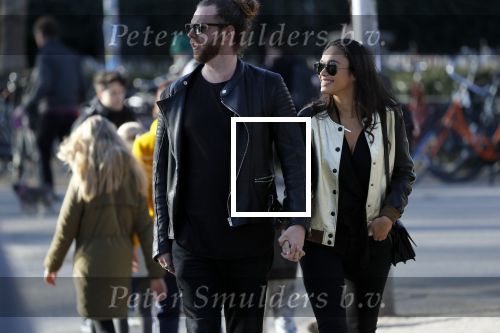 Amsterdam Vondelpark 24 maart 2019
Romy Monteiro met haar nieuwe vriend Jasper Suyk verliefd in het vondelpark.