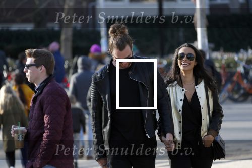 Amsterdam Vondelpark 24 maart 2019
Romy Monteiro met haar nieuwe vriend Jasper Suyk verliefd in het vondelpark.