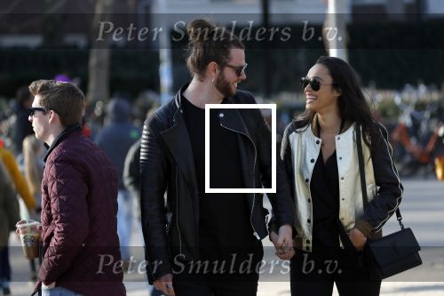 Amsterdam Vondelpark 24 maart 2019
Romy Monteiro met haar nieuwe vriend Jasper Suyk verliefd in het vondelpark.