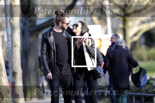 Amsterdam Vondelpark 24 maart 2019
Romy Monteiro met haar nieuwe vriend Jasper Suyk verliefd in het vondelpark.