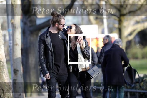 Amsterdam Vondelpark 24 maart 2019
Romy Monteiro met haar nieuwe vriend Jasper Suyk verliefd in het vondelpark.