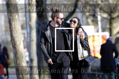 Amsterdam Vondelpark 24 maart 2019
Romy Monteiro met haar nieuwe vriend Jasper Suyk verliefd in het vondelpark.