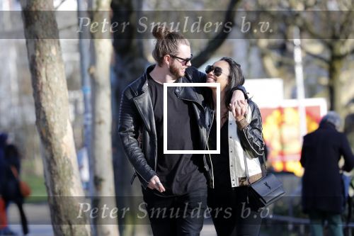 Amsterdam Vondelpark 24 maart 2019
Romy Monteiro met haar nieuwe vriend Jasper Suyk verliefd in het vondelpark.