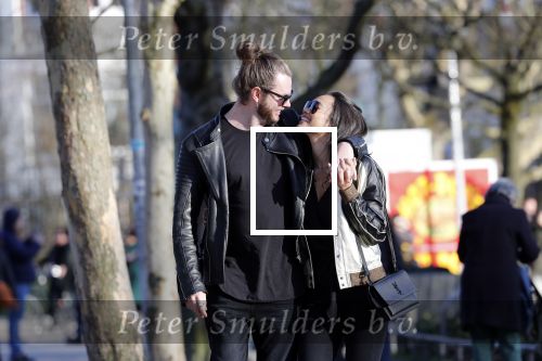 Amsterdam Vondelpark 24 maart 2019
Romy Monteiro met haar nieuwe vriend Jasper Suyk verliefd in het vondelpark.