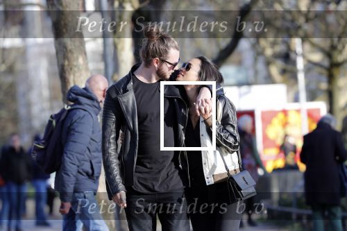 Amsterdam Vondelpark 24 maart 2019
Romy Monteiro met haar nieuwe vriend Jasper Suyk verliefd in het vondelpark.