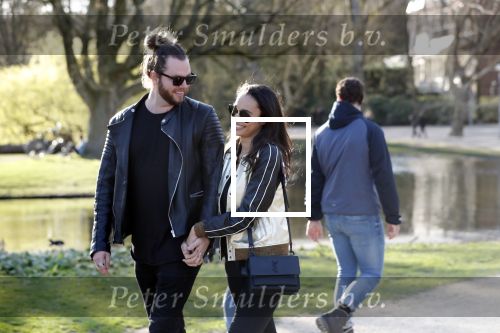 Amsterdam Vondelpark 24 maart 2019
Romy Monteiro met haar nieuwe vriend Jasper Suyk verliefd in het vondelpark.