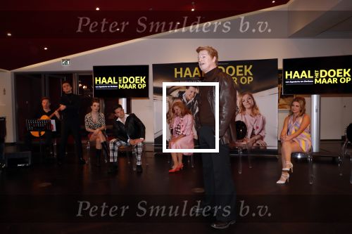 Amsterdam 25 maart 2019
Julia Berendse, Dook van Dijck, Mariska van Kolck, Tony Neef, Willemijn Maandag en Jordy van Loon bij de perspresentatie van de musical Haal het doek maar op in het DeLaMar Theater in Amsterdam