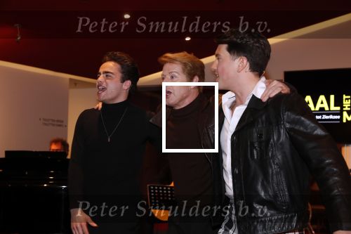 Amsterdam 25 maart 2019
Julia Berendse, Dook van Dijck, Mariska van Kolck, Tony Neef, Willemijn Maandag en Jordy van Loon bij de perspresentatie van de musical Haal het doek maar op in het DeLaMar Theater in Amsterdam
