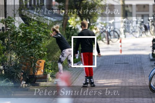 Amsterdam 11 april 2020
Alex Klaassen met een vriendin op rollerskates.