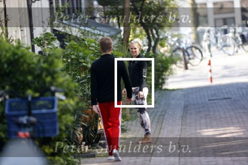 Amsterdam 11 april 2020
Alex Klaassen met een vriendin op rollerskates.