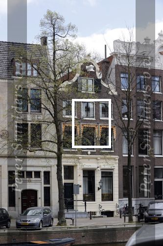 Amsterdam 13 april 2020
Huis Andre v Duin met een beertje voor het raam