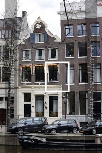 Amsterdam 13 april 2020
Huis Andre v Duin met een beertje voor het raam