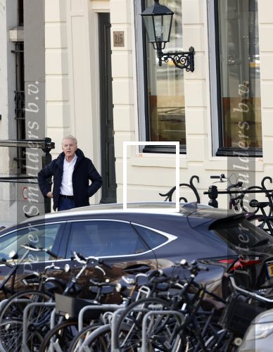 Amsterdam 14 april 2020
Andre v Duin gaat lekker vanaf zijn huis wandelen . Voor zijn raam staat een speelgoed beer voor de kinderen die de berenroute lopen . De beer was van zijn partner Martin