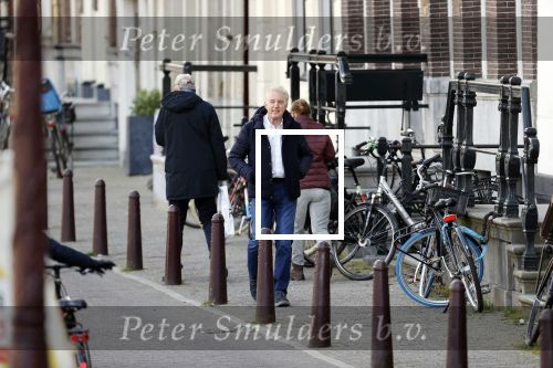 Amsterdam 14 april 2020
Andre v Duin gaat lekker vanaf zijn huis wandelen . Voor zijn raam staat een speelgoed beer voor de kinderen die de berenroute lopen . De beer was van zijn partner Martin